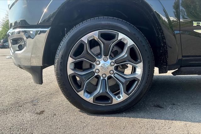 Photo of 2019 Diamond Black Crystal Pearlcoat RAM 1500