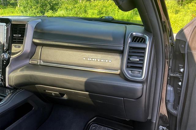 Photo of 2019 Diamond Black Crystal Pearlcoat RAM 1500