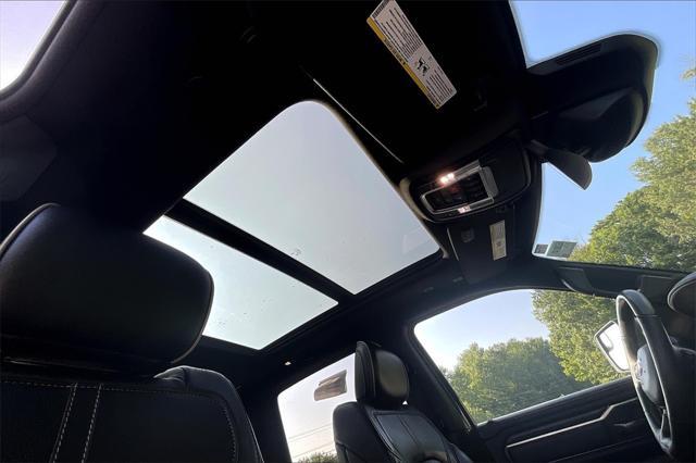 Photo of 2019 Diamond Black Crystal Pearlcoat RAM 1500