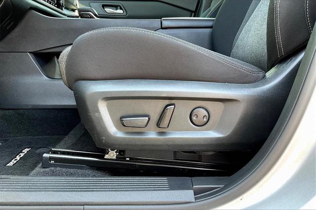 Photo of 2024 Brilliant Silver Metallic Nissan Rogue