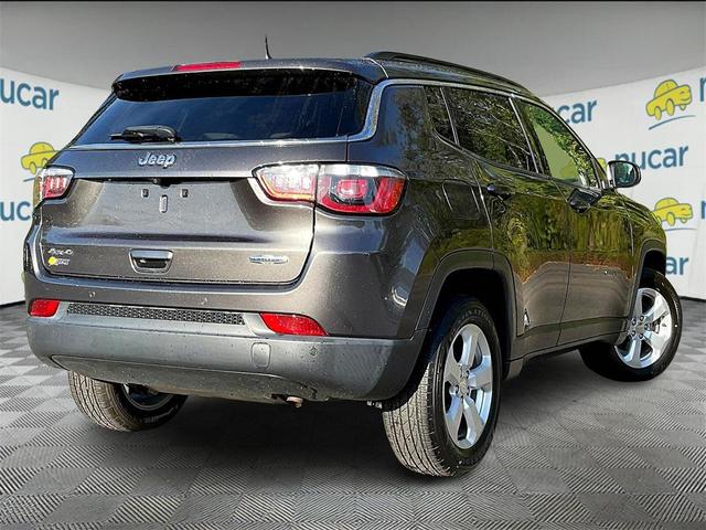 Photo of 2018 Granite Crystal Metallic Clearcoat Jeep Compass