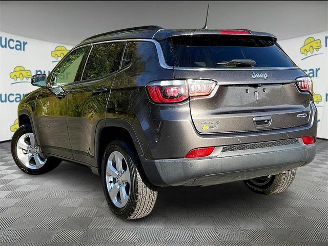 Photo of 2018 Granite Crystal Metallic Clearcoat Jeep Compass