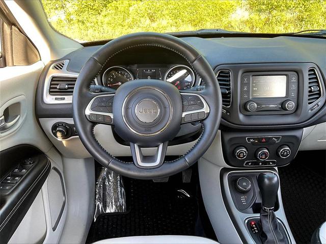 Photo of 2018 Granite Crystal Metallic Clearcoat Jeep Compass