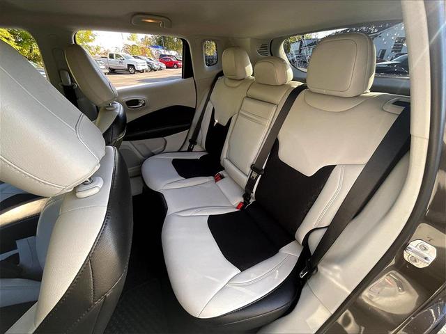 Photo of 2018 Granite Crystal Metallic Clearcoat Jeep Compass