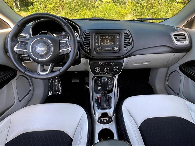 Photo of 2018 Granite Crystal Metallic Clearcoat Jeep Compass