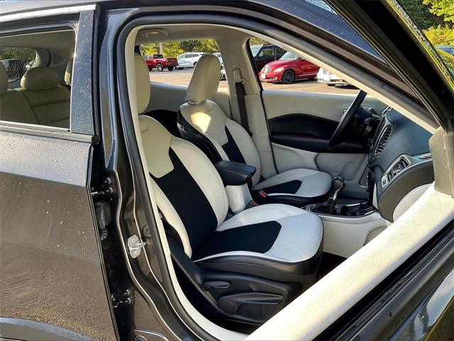Photo of 2018 Granite Crystal Metallic Clearcoat Jeep Compass