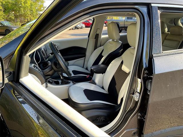 Photo of 2018 Granite Crystal Metallic Clearcoat Jeep Compass