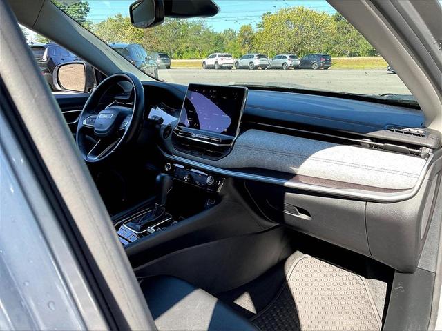 Photo of 2022 Billet Silver Metallic Clearcoat Jeep Compass