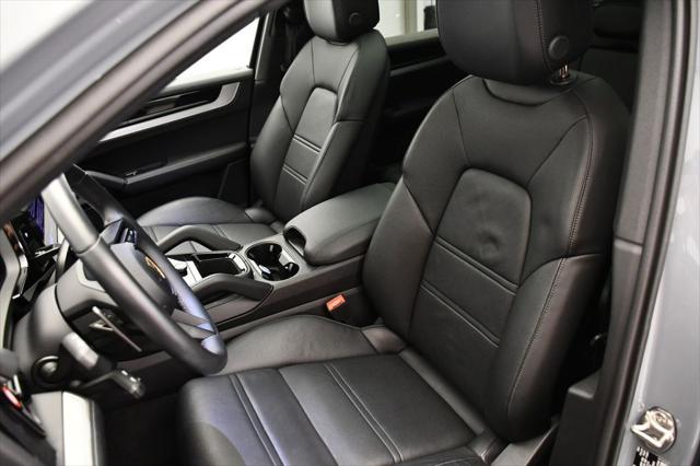 Photo of 2024 Arctic Grey Porsche Cayenne