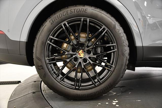 Photo of 2024 Arctic Grey Porsche Cayenne