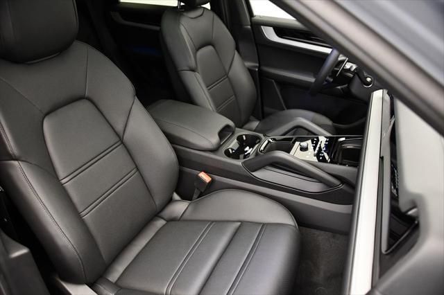 Photo of 2024 Arctic Grey Porsche Cayenne