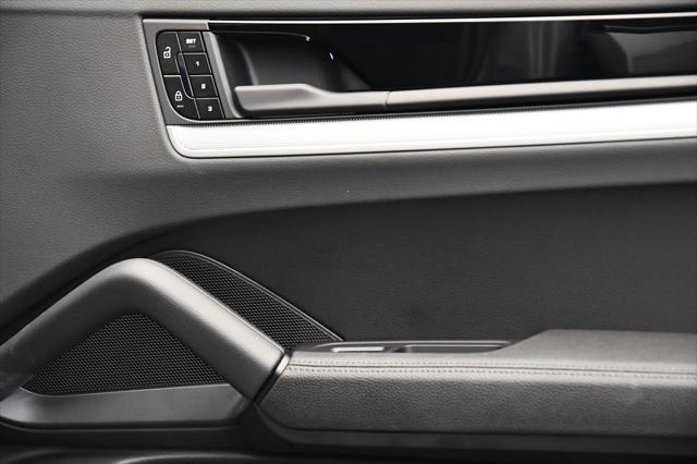 Photo of 2024 Arctic Grey Porsche Cayenne
