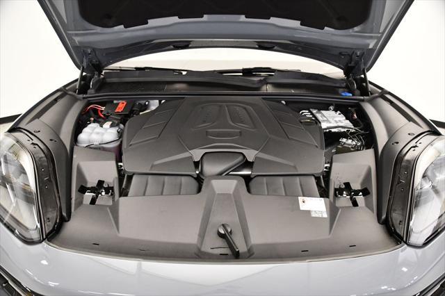 Photo of 2024 Arctic Grey Porsche Cayenne