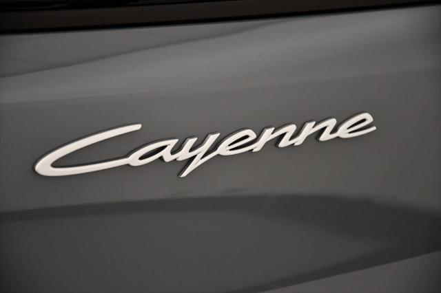 Photo of 2024 Arctic Grey Porsche Cayenne