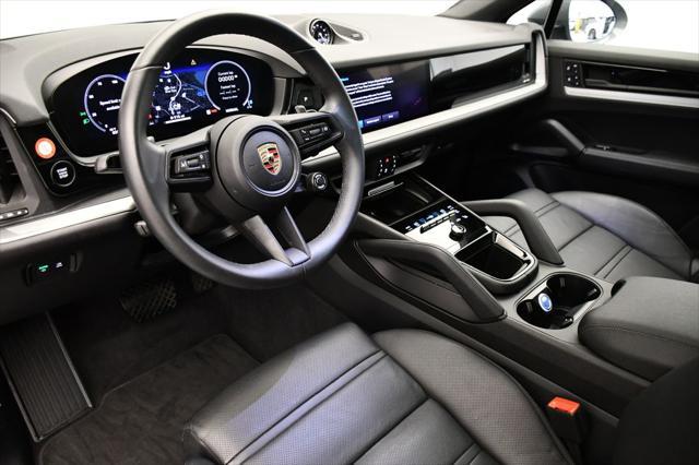 Photo of 2024 Arctic Grey Porsche Cayenne
