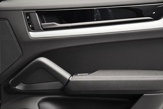 Photo of 2024 Arctic Grey Porsche Cayenne