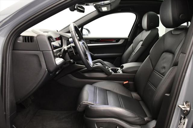Photo of 2024 Arctic Grey Porsche Cayenne