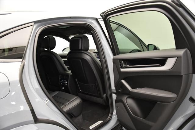 Photo of 2024 Arctic Grey Porsche Cayenne