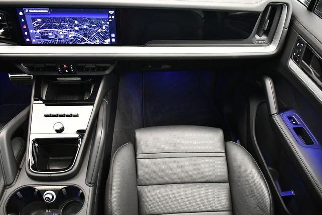 Photo of 2024 Dolomite Silver Metallic Porsche Cayenne