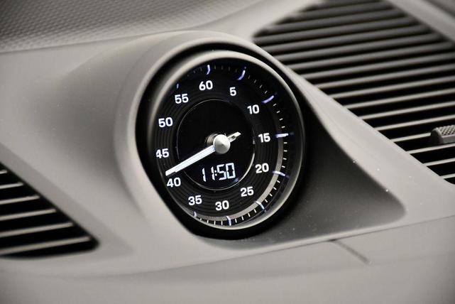 Photo of 2024 Dolomite Silver Metallic Porsche Cayenne