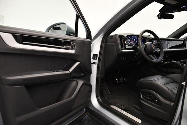 Photo of 2024 Dolomite Silver Metallic Porsche Cayenne