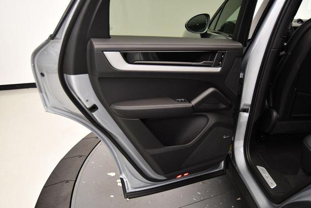 Photo of 2024 Dolomite Silver Metallic Porsche Cayenne