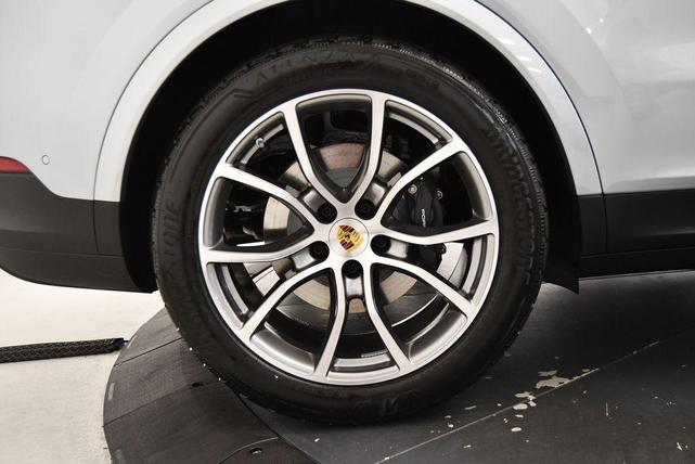 Photo of 2024 Dolomite Silver Metallic Porsche Cayenne