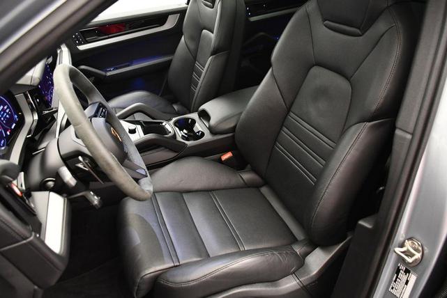 Photo of 2024 Dolomite Silver Metallic Porsche Cayenne