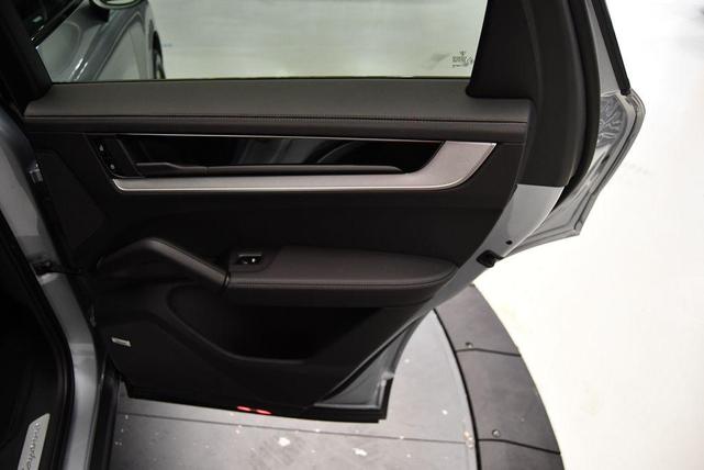 Photo of 2024 Dolomite Silver Metallic Porsche Cayenne