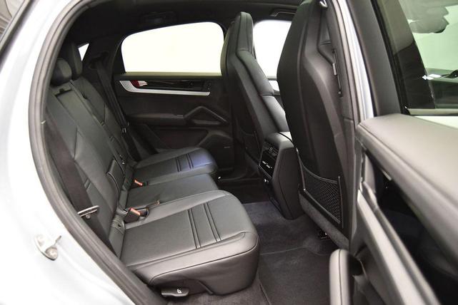 Photo of 2024 Dolomite Silver Metallic Porsche Cayenne