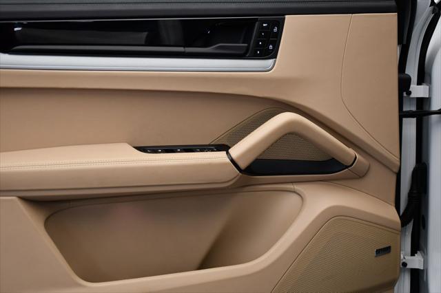 Photo of 2024 White Porsche Cayenne