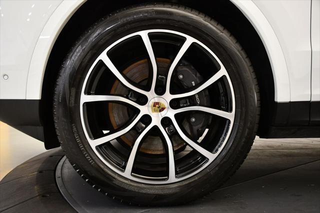 Photo of 2024 White Porsche Cayenne