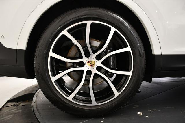 Photo of 2024 White Porsche Cayenne