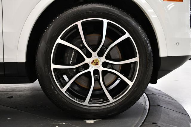 Photo of 2024 White Porsche Cayenne
