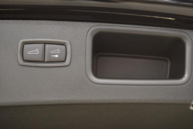 Photo of 2025 Black Porsche Macan