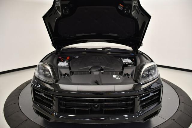 Photo of 2025 Chromite Black Metallic Porsche Cayenne