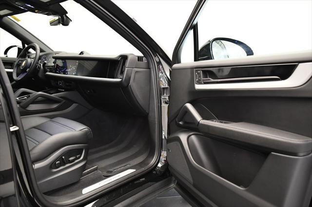 Photo of 2025 Chromite Black Metallic Porsche Cayenne