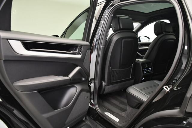 Photo of 2025 Chromite Black Metallic Porsche Cayenne