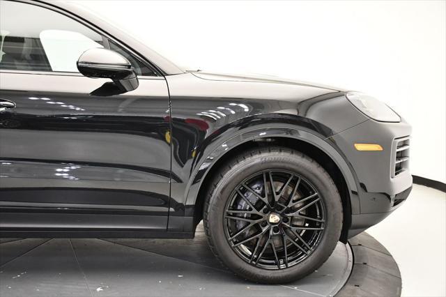 Photo of 2025 Chromite Black Metallic Porsche Cayenne
