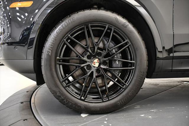 Photo of 2025 Chromite Black Metallic Porsche Cayenne