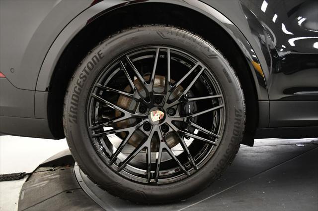 Photo of 2025 Chromite Black Metallic Porsche Cayenne