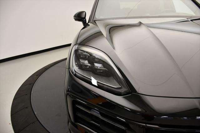 Photo of 2025 Chromite Black Metallic Porsche Cayenne