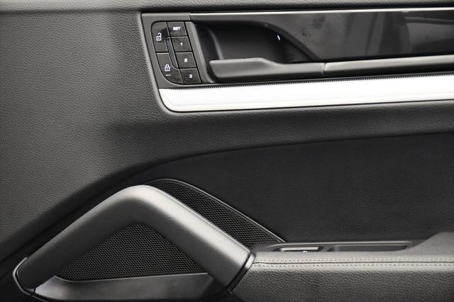 Photo of 2025 Chromite Black Metallic Porsche Cayenne