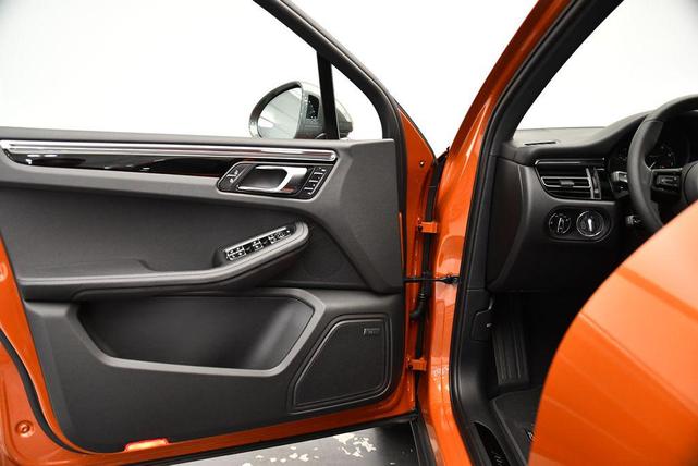 Photo of 2025 Papaya Metallic Porsche Macan
