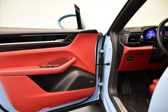 Photo of 2024 Frozen Blue Metallic Porsche Macan