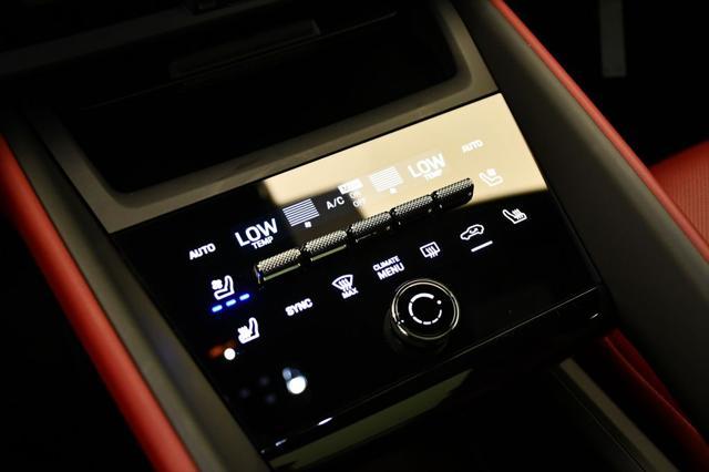 Photo of 2024 Frozen Blue Metallic Porsche Macan