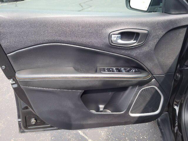 Photo of 2020 Diamond Black Crystal Pearlcoat Jeep Compass