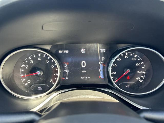 Photo of 2020 Diamond Black Crystal Pearlcoat Jeep Compass