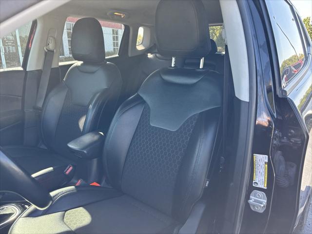 Photo of 2020 Diamond Black Crystal Pearlcoat Jeep Compass