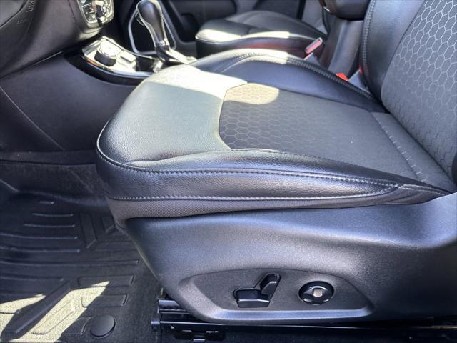Photo of 2020 Diamond Black Crystal Pearlcoat Jeep Compass